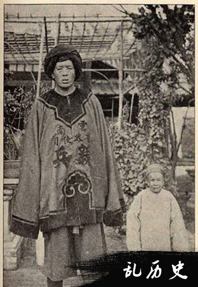 老照片：清朝人与外国人的合影