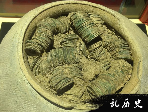 中国古代土豪：家产40亿 铜钱堆成山