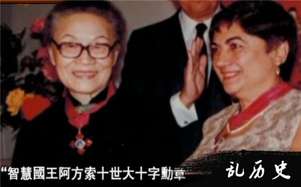 杨绛（左）图片