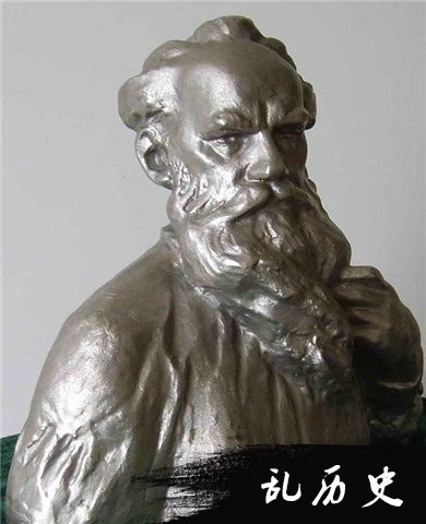 列夫·托尔斯泰雕像