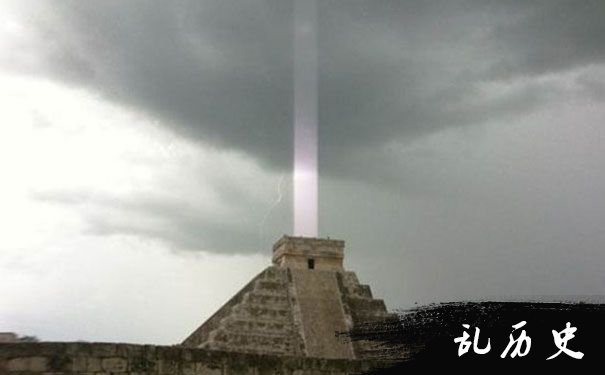 玛雅神庙光束