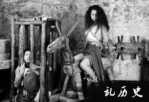 古代女子骑木马图 古代女人刑法骑木马