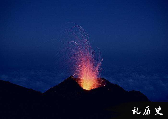 火山爆发图片