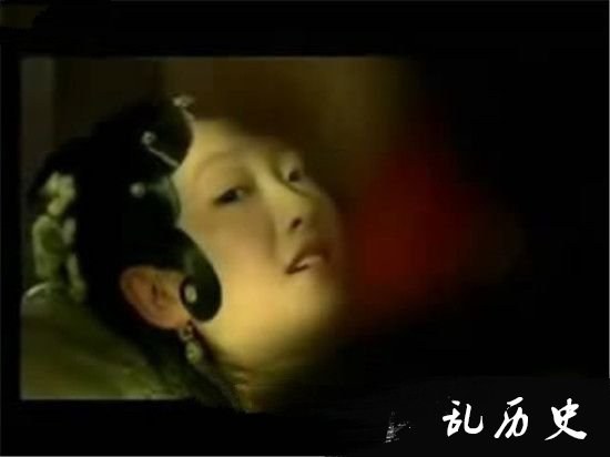 盗墓贼墓中强暴千年女尸 女尸诡异复活遭报应!