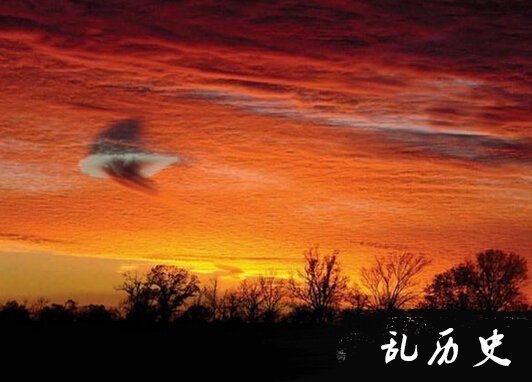 罕见的天气奇观:空中降雨现象