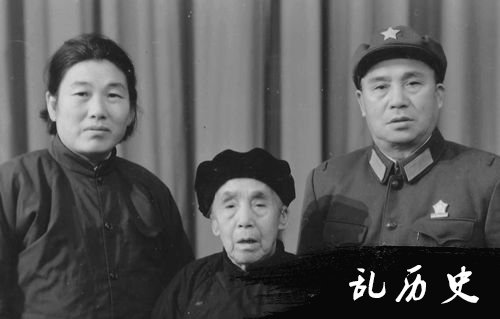 贺东生与家人