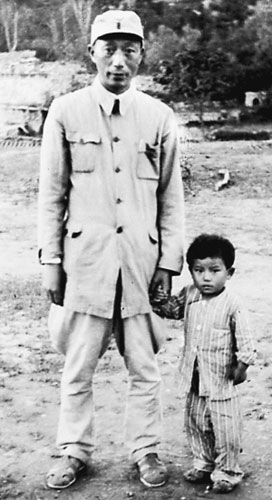 资料图片：聂荣臻元帅与日本小女孩