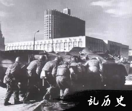 莫斯科十月事件结束（TodayOnHistory.com）