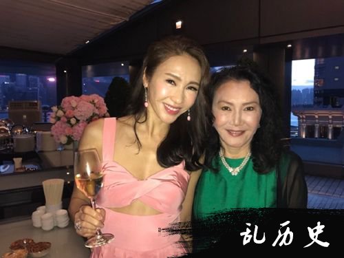 黎姿女儿正面照首曝光 三千金各有特色