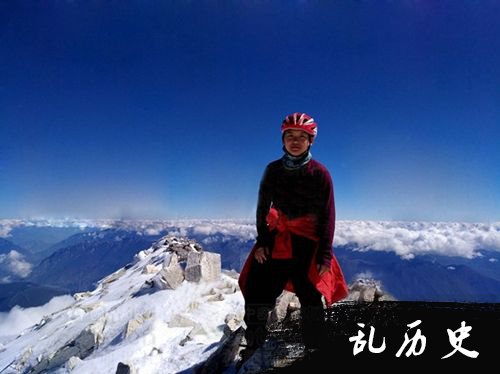 邓双优登上海拔5396米的哈巴雪山主峰