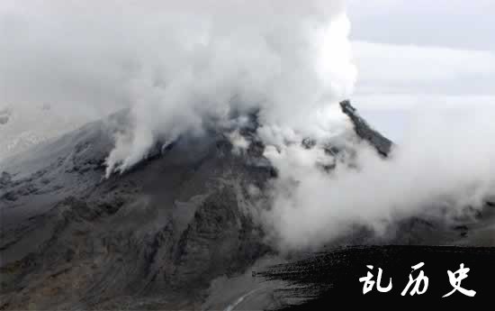 沉睡112年的哥伦比亚卡卡瓜尔火山再次猛烈喷发（TodayOnHistory.com）