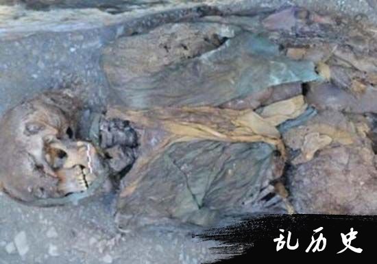 蒙古发掘中国干尸 身着古代中原人服饰