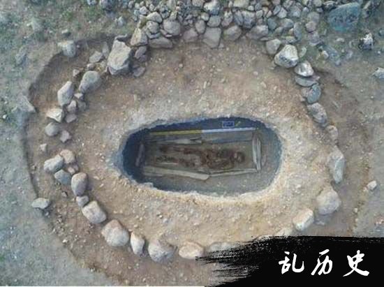 蒙古发掘中国干尸 身着古代中原人服饰