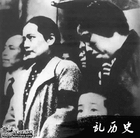 鲁迅在上海病逝（TodayOnHistory.com）