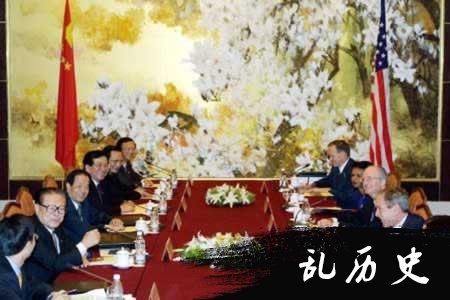 江泽民与布什首次会晤（TodayOnHistory.com）