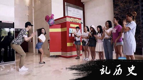 《爸爸去哪儿5》邓伦翘臀舞辣眼睛 小山竹被吓得想回家