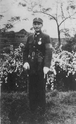 蒋介石发起十万知识青年从军运动（TodayOnHistory.com）