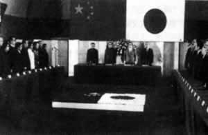 邓小平前往日本访问（TodayOnHistory.com）