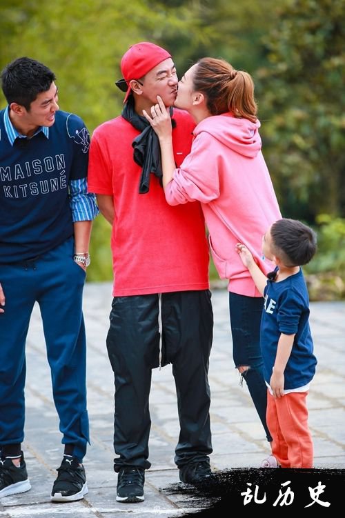 陈小春应采儿亲亲Jasper围观 《爸爸去哪儿5》妈妈们来了