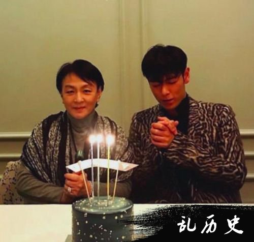 TOP近照消瘦
TOP与妈妈过30岁生日