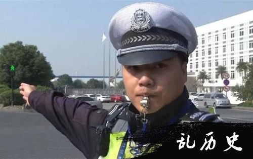 吹响“救命哨音”的辅警李卫