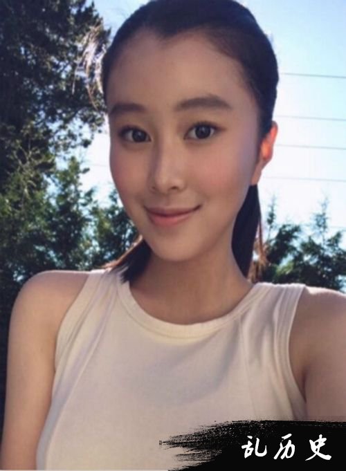 杨子女儿近照曝光 父女表情神同步