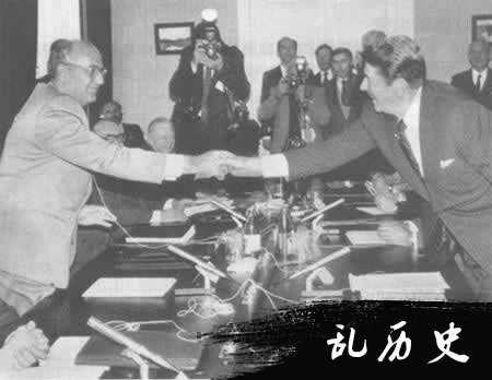 美苏在内瓦举行首脑会谈（TodayOnHistory.com）