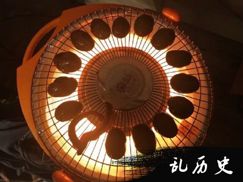 会玩！黄渤自创小太阳烤卤蛋