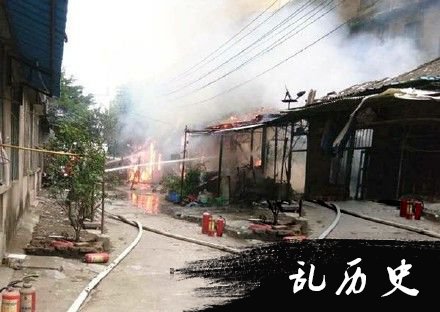 男子火场救人自家被烧
