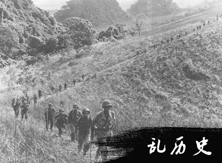 法国伞兵部队在老挝边境着陆（todayonhistory.com）