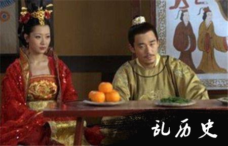 古代的汉人吃饭时喜欢跪着 竟然是因为遮羞？
