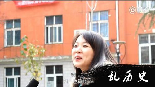 安徽一大学宿舍拉横幅庆祝室友拿驾照