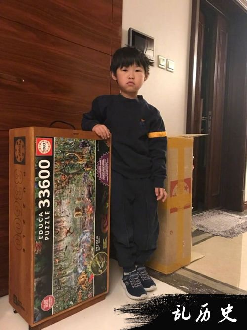 岳云鹏晒雷佳音送给的3万块拼图 闺女一脸绝望