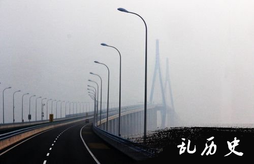 通向舟山岛的跨海大桥