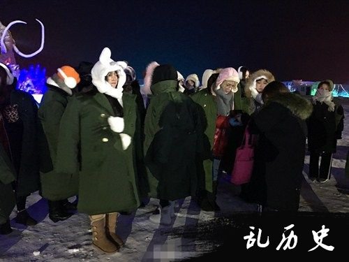 SNH48哈尔滨彩排北京卫视跨年 萌妹子穿军大衣仍俏皮可爱