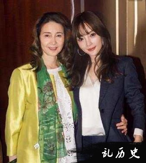 李小璐亲妈曾喊话女儿珍惜婚姻 大赞贾乃亮敬业