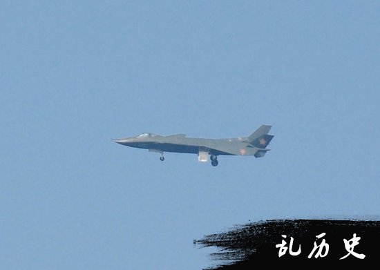 中国歼20隐形战机首飞成功(todayonhistory.com)