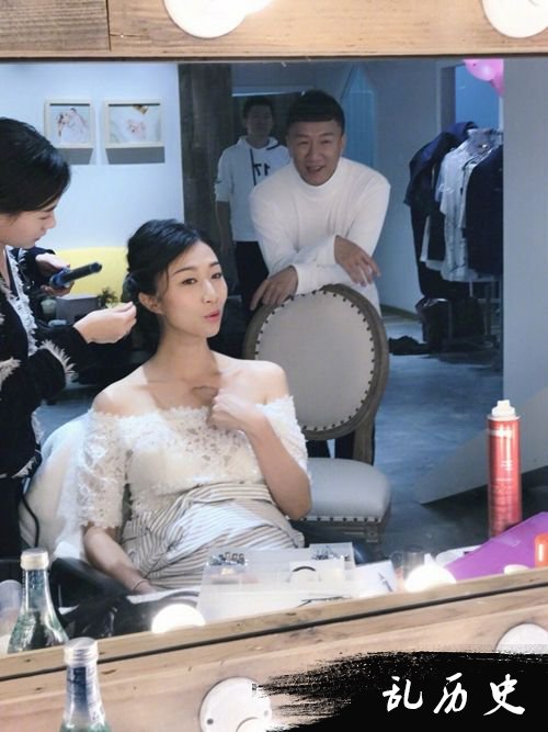 孙红雷变女儿奴 生活里充满蓝精灵格格巫