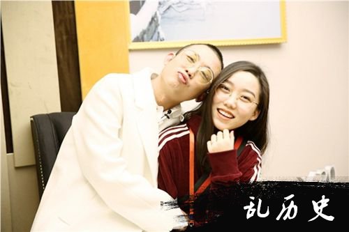 《歌手2018》GAI和未婚妻公开玩亲亲 李莎旻子秒变哈士奇