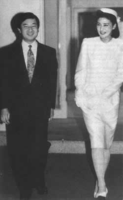 日本皇太子订婚（todayonhistory.com）