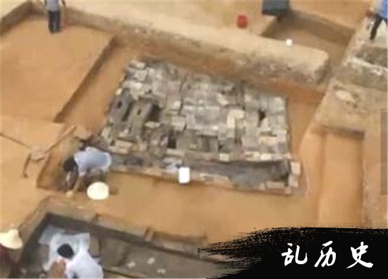 古墓发掘出房产证 莫非以前就有房产证了？