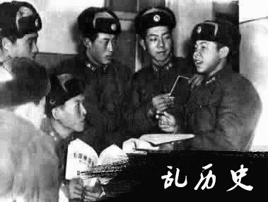 毛泽东题词“向雷锋同志学习”（TodayOnHistory.com）