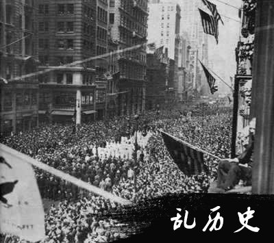 罗斯福实行新政（todayonhistory.com）