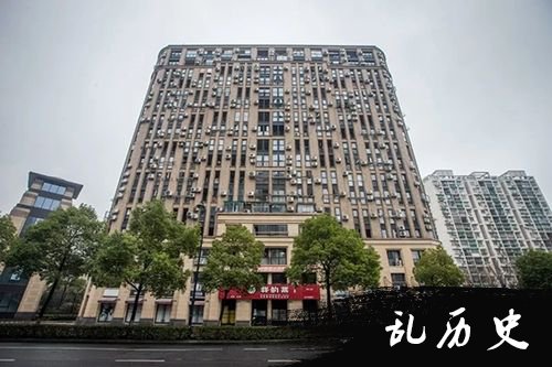 广宇东承府小区外墙挂满空调外机