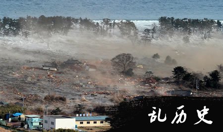 日本东海岸发生9级大地震并引发海啸(todayonhistory.com)