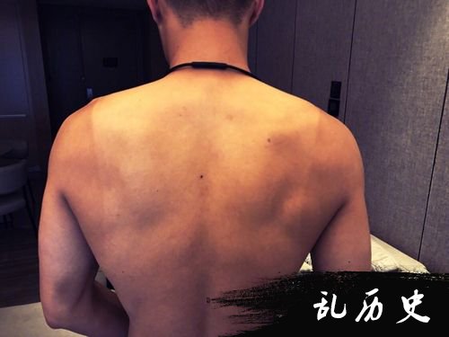 杨佑宁铁人三项赛后照 肱二头肌倒三角身材引舔屏