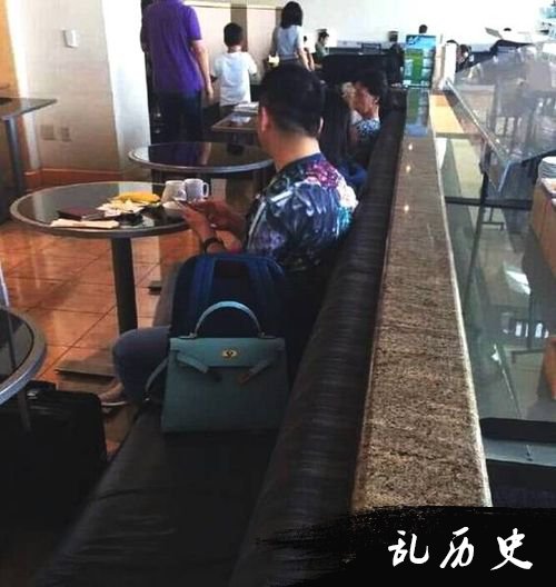偶遇刘强东章泽天 牵手依偎太甜蜜