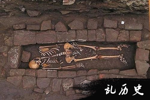 中世纪妇女骸骨