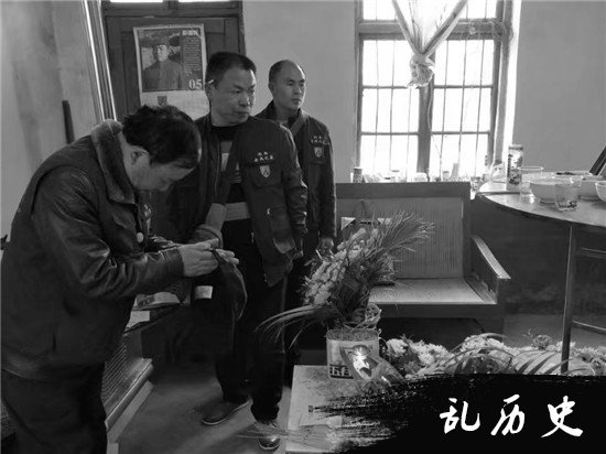 益阳志愿者送别抗战老兵张六谷