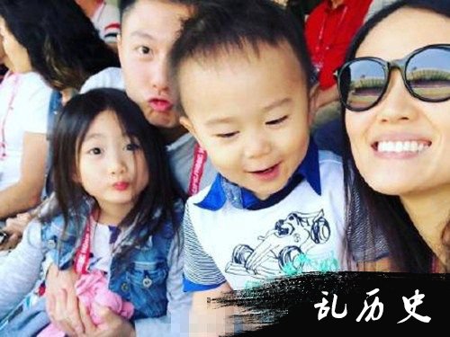 李小鹏一家四口